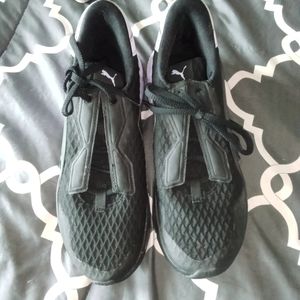 Women's pumas